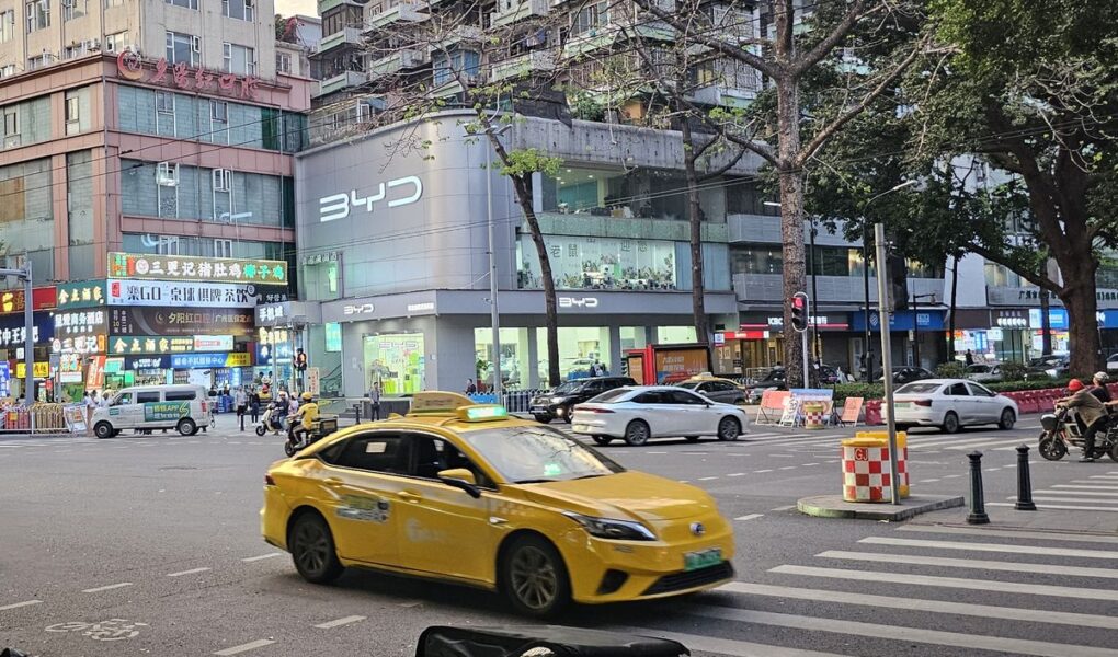 Perang Harga Otomotif China Memanas: Saham Anjlok, Stabilitas Pasar Terancam