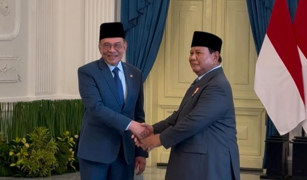 Prabowo Sambut Langsung PM Anwar Ibrahim di Istana Merdeka