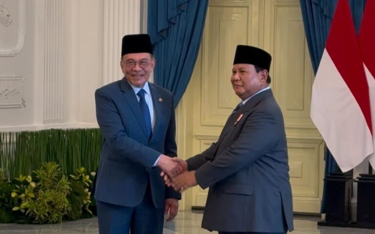 Prabowo Sambut Langsung PM Anwar Ibrahim di Istana Merdeka