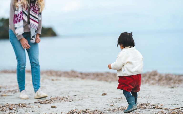 Jalan Kaki: Kunci Tumbuh Kembang Optimal Anak, Bukan Sekadar Sehat Fisik