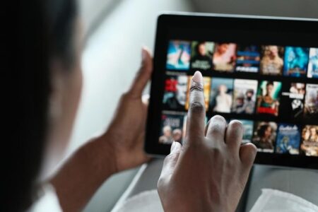 Ancaman di Balik Gratisan: Risiko dari Situs Streaming Ilegal