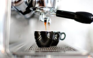 Dampak Tarif Trump Terhadap Usaha Kedai Kopi di AS
