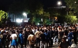 Massa yang Berunjuk Rasa di Depan DPR Aceh Dibubarkan Secara Paksa Setelah Aksi Berubah Ricuh