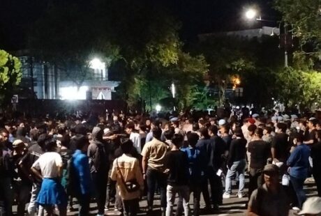 Massa yang Berunjuk Rasa di Depan DPR Aceh Dibubarkan Secara Paksa Setelah Aksi Berubah Ricuh