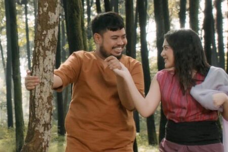 Davina Karamoy Jadi Tunangan Rigen di Film Komedi Terbaru, "Kang Solah From Kang Mak x Nenek Gayung"