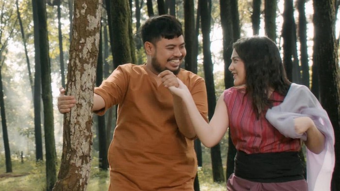 Davina Karamoy Jadi Tunangan Rigen di Film Komedi Terbaru, "Kang Solah From Kang Mak x Nenek Gayung"