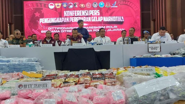 Gempuran Polri 10 Bulan: Musnahkan Ratusan Ton Narkoba, Sita Aset Gembong Rp221 Miliar