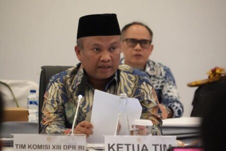 Mendorong Kesejahteraan dan Perlindungan: Baleg DPR Usulkan Upah Minimum Guru dalam Revisi UU Guru dan Dosen