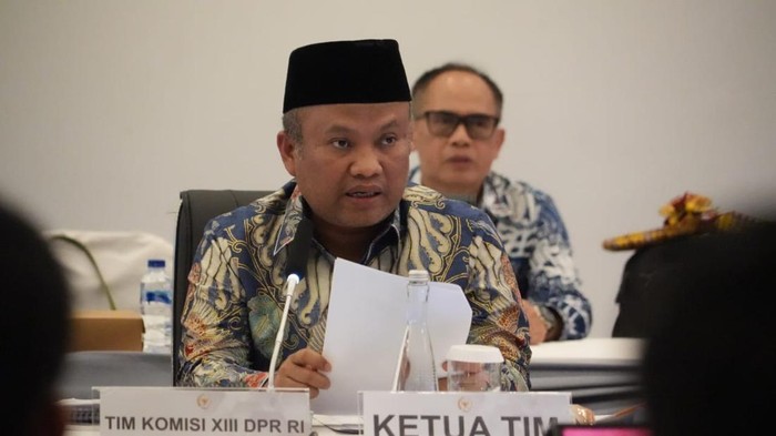 Mendorong Kesejahteraan dan Perlindungan: Baleg DPR Usulkan Upah Minimum Guru dalam Revisi UU Guru dan Dosen