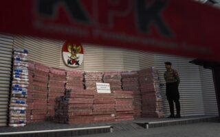 Serah Terima Aset Kasus Korupsi Taspen: KPK Pamerkan Uang Rampasan Rp 300 Miliar