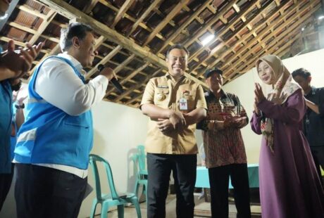 PLN Nyalakan Harapan di Sragen: Program 'Berbagi Cahaya' Hadirkan Listrik Mandiri bagi Warga