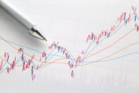 Analisis Pasar Akhir Pekan: IHSG Menguat Ditopang Sektor Bahan Baku, ABMM Amankan Kredit Jumbo dan KLBF Siapkan Buyback