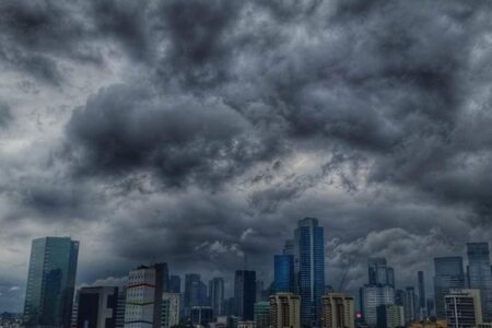 Peningkatan Intensitas Siklon Tropis Senyar di Selat Malaka: BMKG Minta Enam Wilayah Sumatra Siaga Cuaca Ekstrem