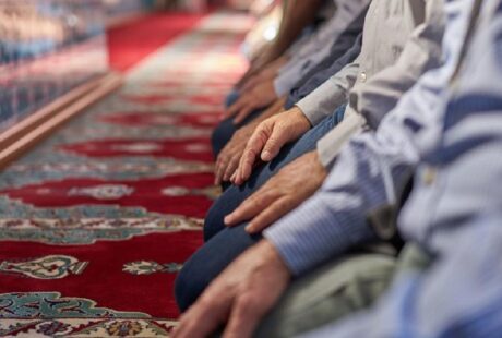 Kewajiban Salat Jumat bagi Laki-laki Muslim: Dalil Syar'i dan Ancaman Meninggalkannya