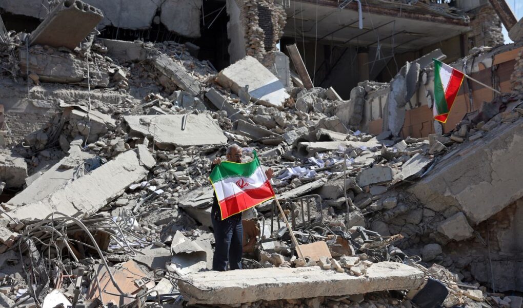 Kilas Populer Global: Strategi Bertahan Iran, Diplomasi Selat Hormuz, dan Eksistensi Bahasa Indonesia di Vatikan