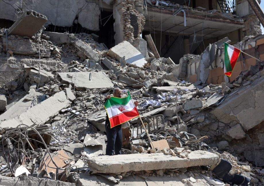 Kilas Populer Global: Strategi Bertahan Iran, Diplomasi Selat Hormuz, dan Eksistensi Bahasa Indonesia di Vatikan