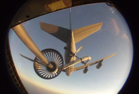 Insiden Jatuhnya Pesawat Tanker KC-135 Amerika Serikat di Irak: Empat Awak Dikonfirmasi Tewas