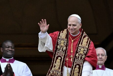 Paus Leo XIV: Dekonstruksi Kepemimpinan Moral di Era Pos-Kebenaran