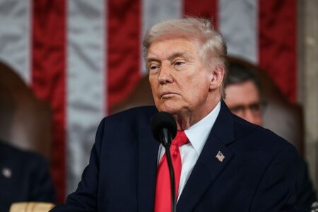 Ketegangan Pasca-Gencatan Senjata: Donald Trump Kecam Kebijakan Tarif Tol Iran di Selat Hormuz